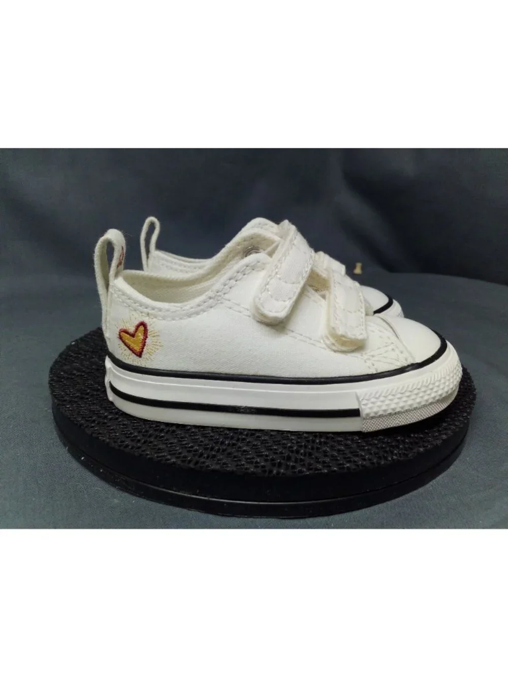 Converse White Canvas Toddler Shoes W/ Heart Embroidery Size 8 NEW NO BOX !